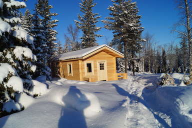 Myrkulla Lodge: Cabin in the snow