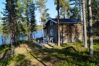 lake-side house Blåbär