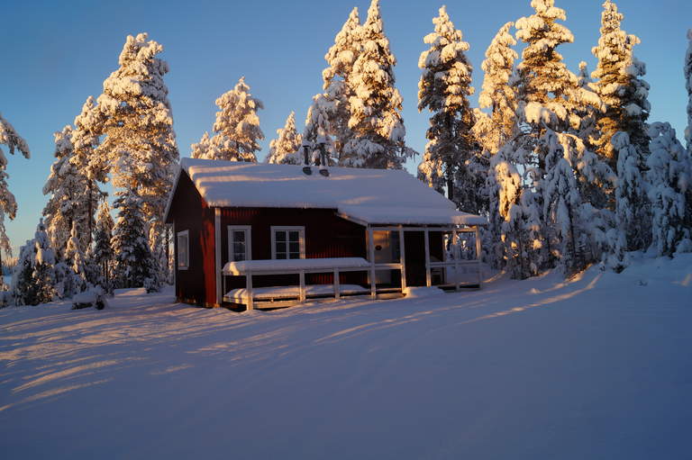 Ferienhaus Hjortron bei Schnee