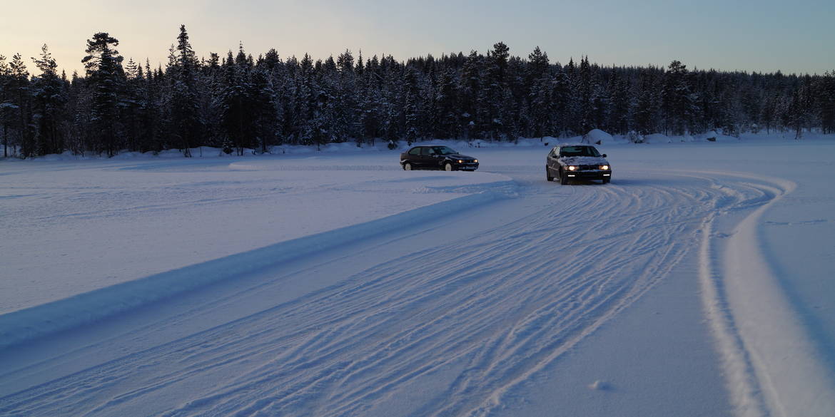 Cars on the icetrack